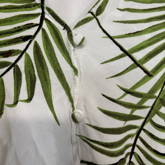 * 3‎ for $19 * Lily Morgan Tropical Leaf Top - Medium - Picture 5 of 8
